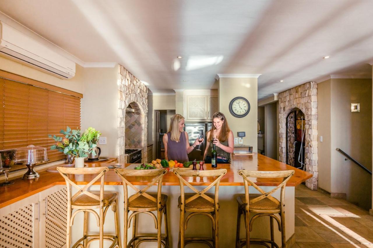 Appartamento Whale Waters Self Catering Gansbaai De Kelders Esterno foto