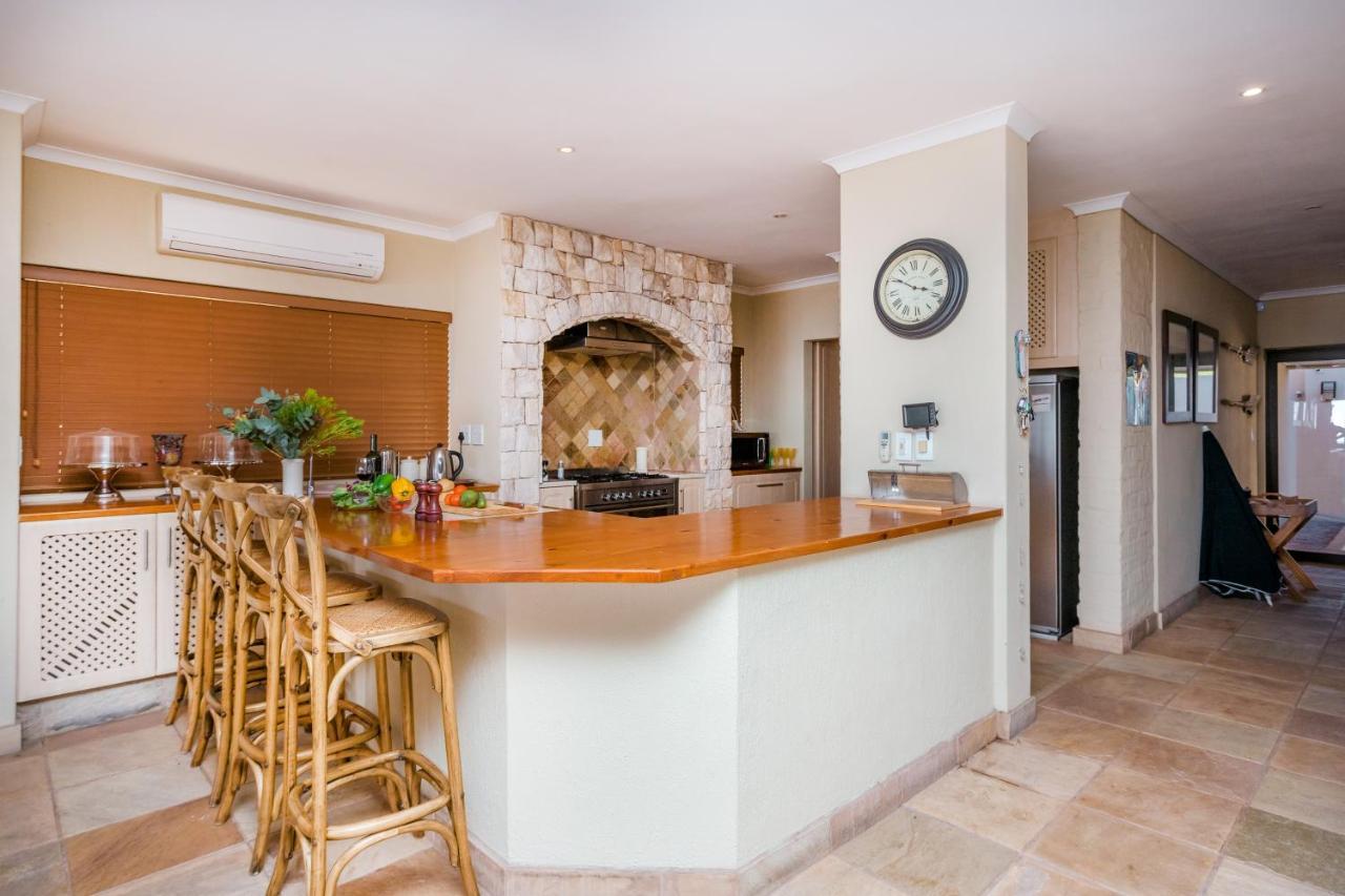 Appartamento Whale Waters Self Catering Gansbaai De Kelders Esterno foto