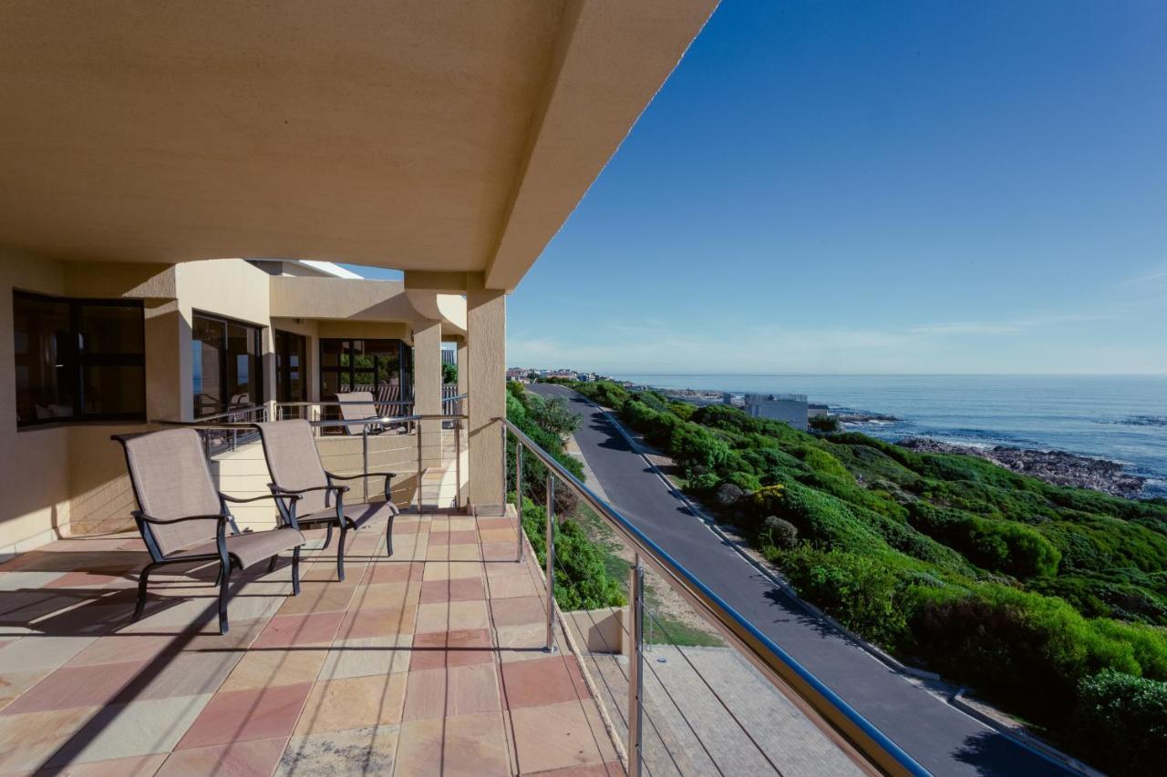 Appartamento Whale Waters Self Catering Gansbaai De Kelders Esterno foto