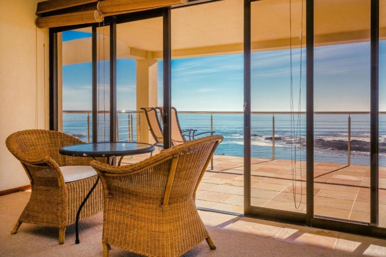 Appartamento Whale Waters Self Catering Gansbaai De Kelders Esterno foto